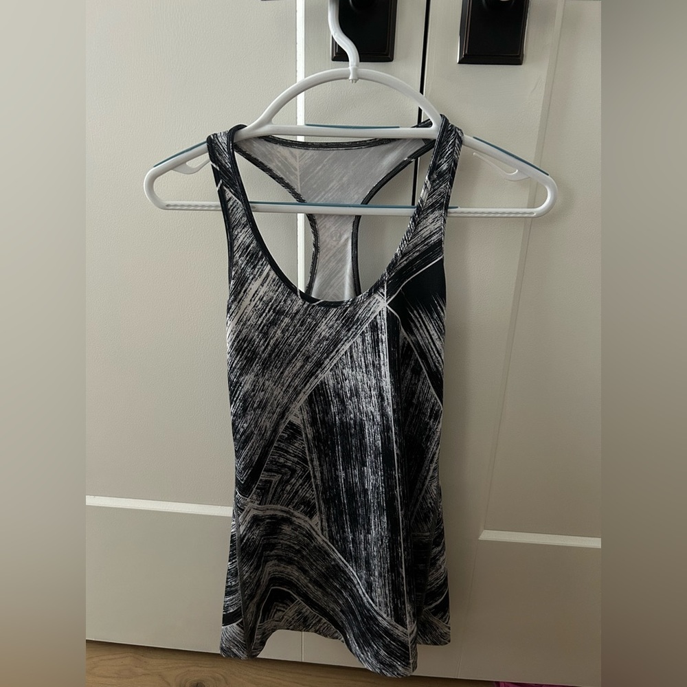 lululemon size 8 workout tank top
